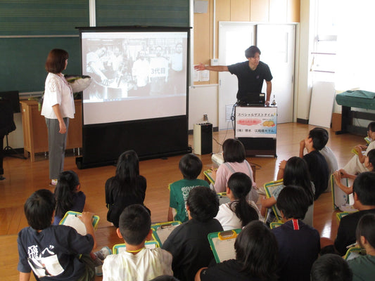 三宅小学校で「福岡のギョロッケ」をテーマに授業をしました!