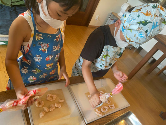 すり身を子どもの料理教室「こびとの台所」で